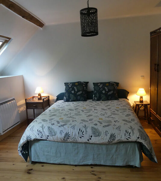 cropped-Chambre_lit_double_OK-1.jpg Chambre spacieuse et lumineuse